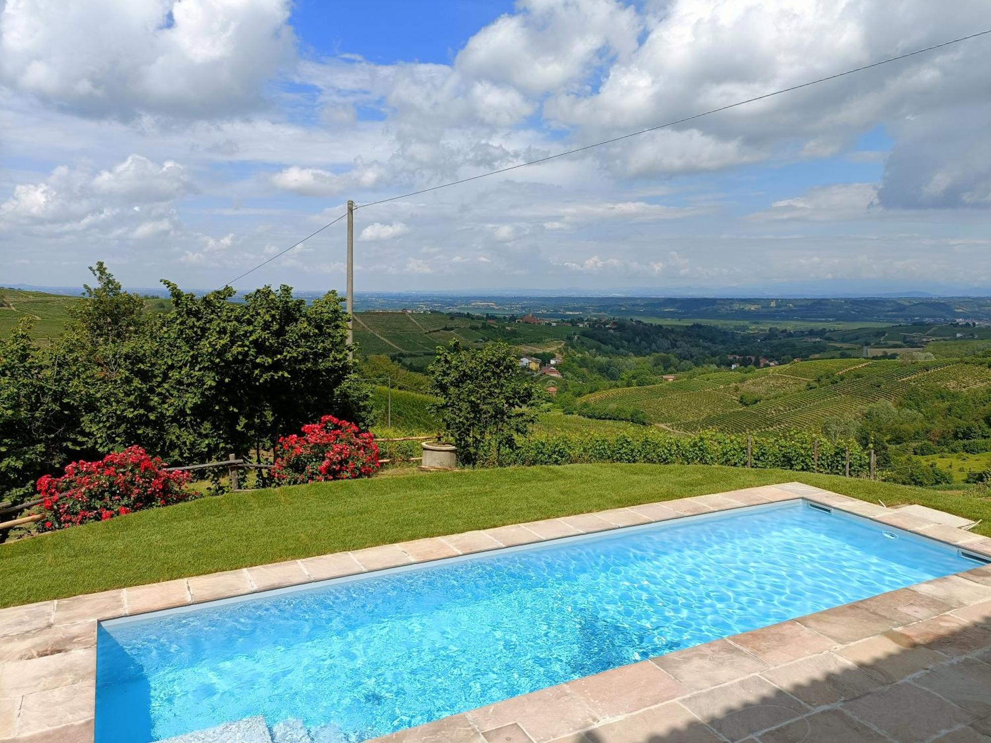 Cascina Valtignosa Con Vigna Bed & Breakfast *